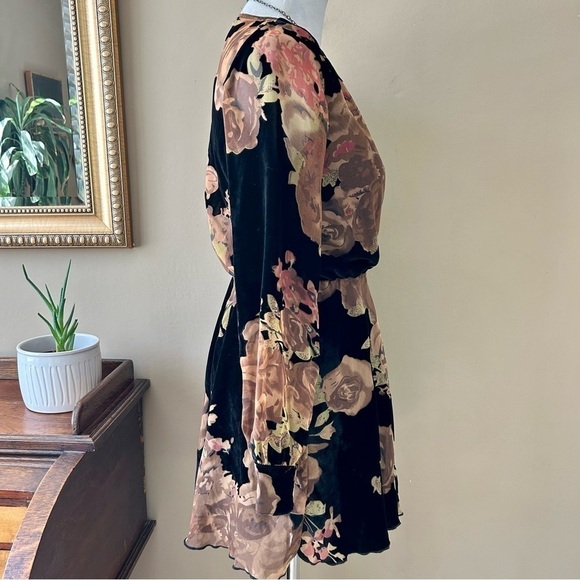 Revolve Flynn Skye Elle Mini Dress in Burnt Rose Crushed Velvet Size Small - Picture 7 of 16